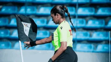 دعوات لإبعاد حكم برازيلية عن المجال التحكيمي بسبب مظهرها الجذاب (صور)