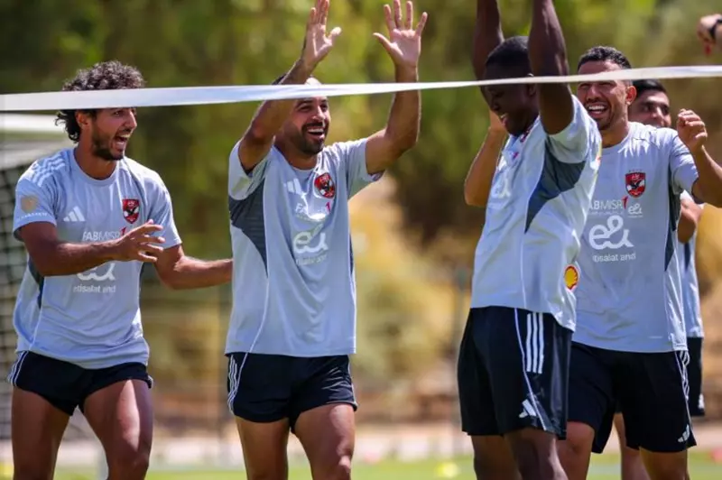 دورة تدريبية وتمارين خفيفة للاعبي الأهلي قبل المباراة الودية ضد الملعب التونسي