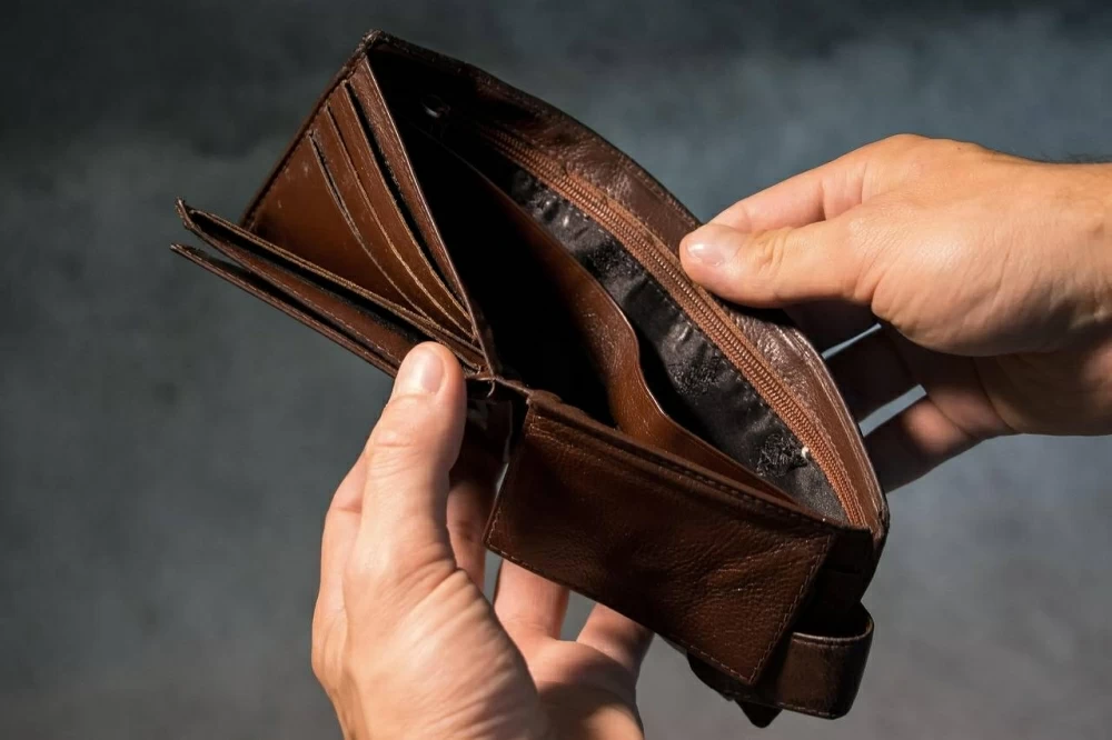 ديف رامزي: 3 عناصر تجعل وضعك المالي أسوأ
