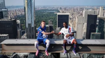ديمبيلي يشعر بالتوتر وبالمر يبدو هادئاً في الصورة الشهيرة لكأس العالم.