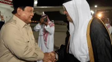 رئيس إندونيسيا يهبط في جدة