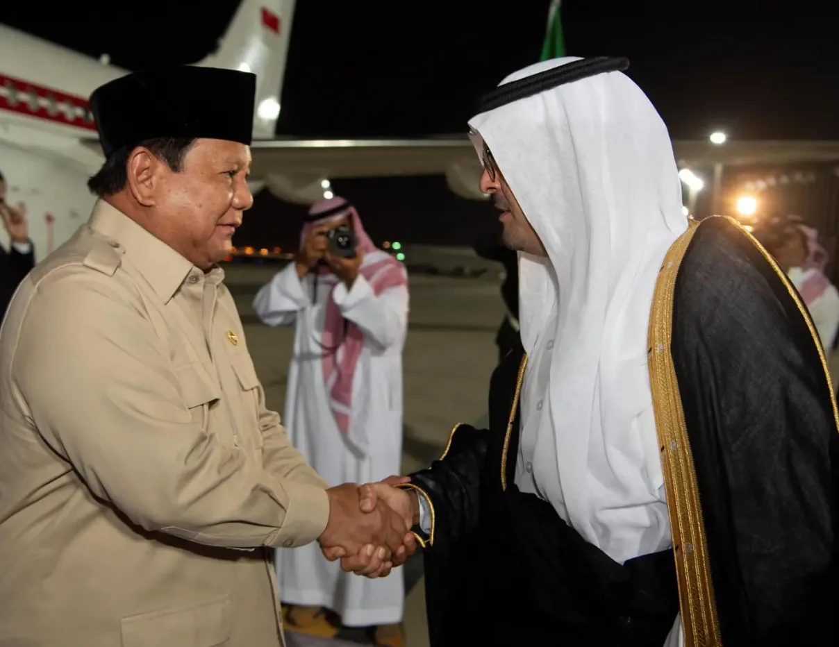 رئيس إندونيسيا يهبط في جدة رئيس إندونيسيا يهبط في جدة