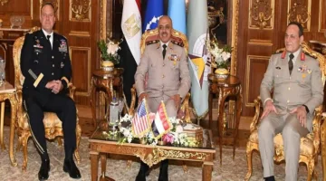 رئيس الأركان يتباحث مع قائد القيادة المركزية الأمريكية حول تعزيز التعاون العسكري.