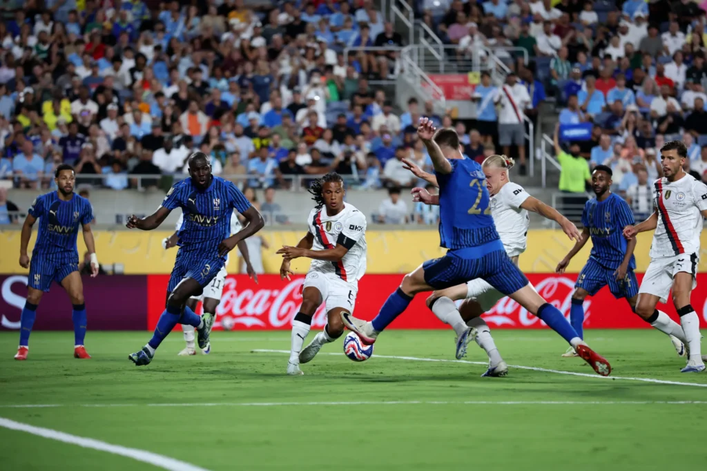 رئيس الاتحاد يشيد بالهلال كرمز ناجح لكرة القدم الآسيوية قبل مباراة ربع النهائي في المونديال رئيس الاتحاد يشيد بالهلال كرمز ناجح لكرة القدم الآسيوية قبل مباراة ربع النهائي في المونديال