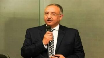 رئيس البنك الأهلي يعلن عن توفير سكن للناشئ من المنيا المعروف بـ “صاحب صورة القطار”