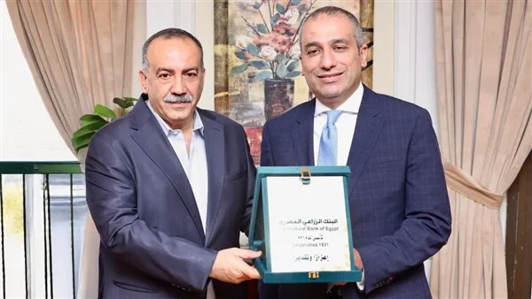 رئيس البنك الزراعي يجتمع بمحافظ أسيوط لمناقشة تعزيز الشراكة ودعم التنمية الزراعية في المحافظة رئيس البنك الزراعي يجتمع بمحافظ أسيوط لمناقشة تعزيز الشراكة ودعم التنمية الزراعية في المحافظة