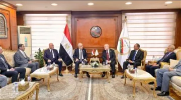 رئيس النيابة الإدارية يرحب بالنائب العام بمناسبة توليه منصبه الجديد.