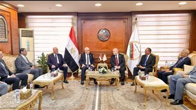 رئيس النيابة الإدارية يرحب بالنائب العام بمناسبة توليه منصبه الجديد. رئيس النيابة الإدارية يرحب بالنائب العام بمناسبة توليه منصبه الجديد.