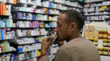 رئيس الهيئة المصرية للدواء يكشف لـ«إرم بزنس» عن استراتيجية لإنتاج خامات الأدوية.