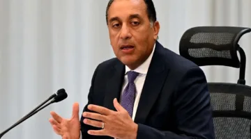رئيس الوزراء: المواطن العادي يركز على تحسين حياته اليومية أكثر من اهتمامه بالمؤشرات الاقتصادية.