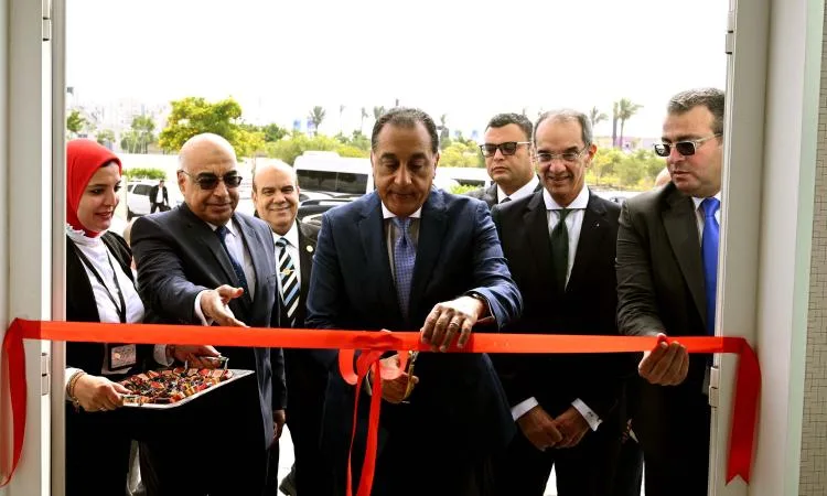 رئيس الوزراء يدشّن مركز الشهر العقاري والتوثيق في مدينة العلمين الجديدة رئيس الوزراء يدشّن مركز الشهر العقاري والتوثيق في مدينة العلمين الجديدة
