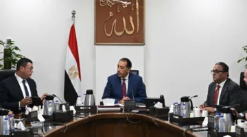 رئيس الوزراء يراقب تقدم تنفيذ الخطة الاستراتيجية لتحلية مياه البحر