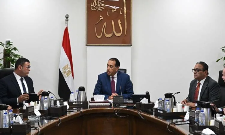 رئيس الوزراء يراقب تقدم تنفيذ الخطة الاستراتيجية لتحلية مياه البحر رئيس الوزراء يراقب تقدم تنفيذ الخطة الاستراتيجية لتحلية مياه البحر