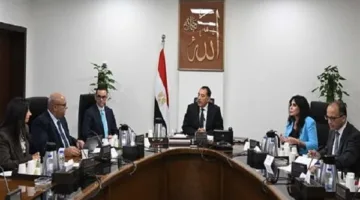 رئيس الوزراء يراقب تقدم دعم استثمار الذهب