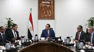 رئيس الوزراء يراقب خطوات تنفيذ الاستراتيجية لتحلية مياه البحر
