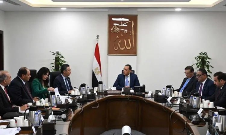 رئيس الوزراء يراقب مساعي تحسين قطاع صناعة السكر وزيادة الإنتاج المحلي رئيس الوزراء يراقب مساعي تحسين قطاع صناعة السكر وزيادة الإنتاج المحلي