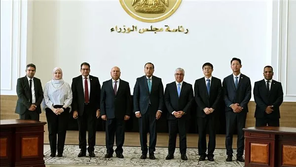 رئيس الوزراء يشارك في توقيع عقد لتطوير منطقة صناعية في المنطقة الاقتصادية لقناة السويس رئيس الوزراء يشارك في توقيع عقد لتطوير منطقة صناعية في المنطقة الاقتصادية لقناة السويس
