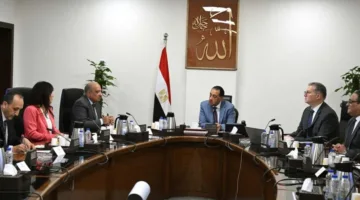 رئيس الوزراء يشرف على تأمين إمدادات الوقود لمحطات الكهرباء ويتابع حالة مشروعات الطاقة المتجددة