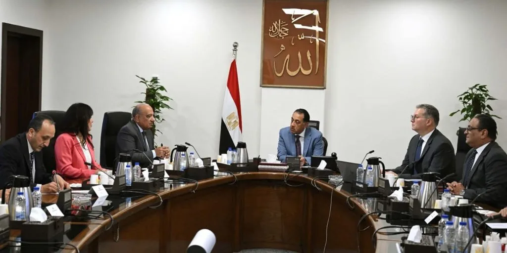 رئيس الوزراء يشرف على تأمين إمدادات الوقود لمحطات الكهرباء ويتابع حالة مشروعات الطاقة المتجددة رئيس الوزراء يشرف على تأمين إمدادات الوقود لمحطات الكهرباء ويتابع حالة مشروعات الطاقة المتجددة