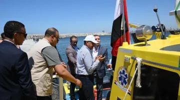 رئيس الوزراء يطلق أول “قاذف إسعاف بحري” لخدمة الشواطئ والموانئ في الإسكندرية