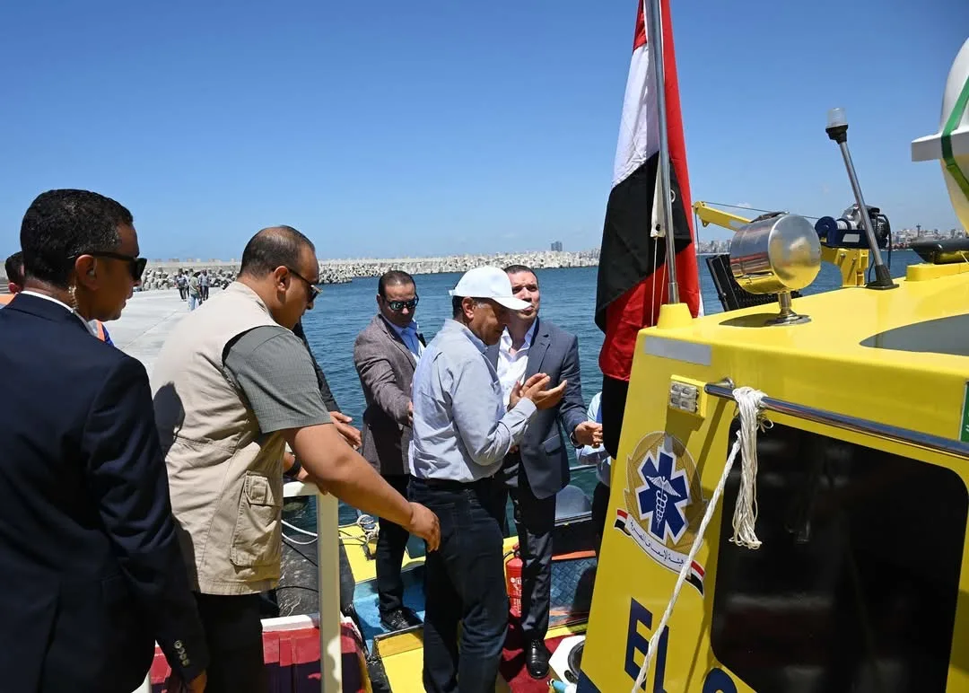 رئيس الوزراء يطلق أول “قاذف إسعاف بحري” لخدمة الشواطئ والموانئ في الإسكندرية رئيس الوزراء يطلق أول “قاذف إسعاف بحري” لخدمة الشواطئ والموانئ في الإسكندرية