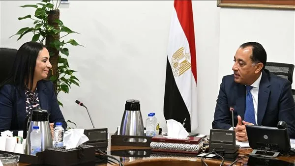 رئيس الوزراء يعقد اجتماعاً مع وزيرة التضامن الاجتماعي لمناقشة قضايا الوزارة.