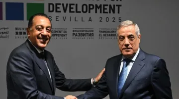 رئيس الوزراء يقول لنظيره الجزائري: نسعى لتعزيز التبادل التجاري وتعميق النشاط الاقتصادي بين الدولتين.