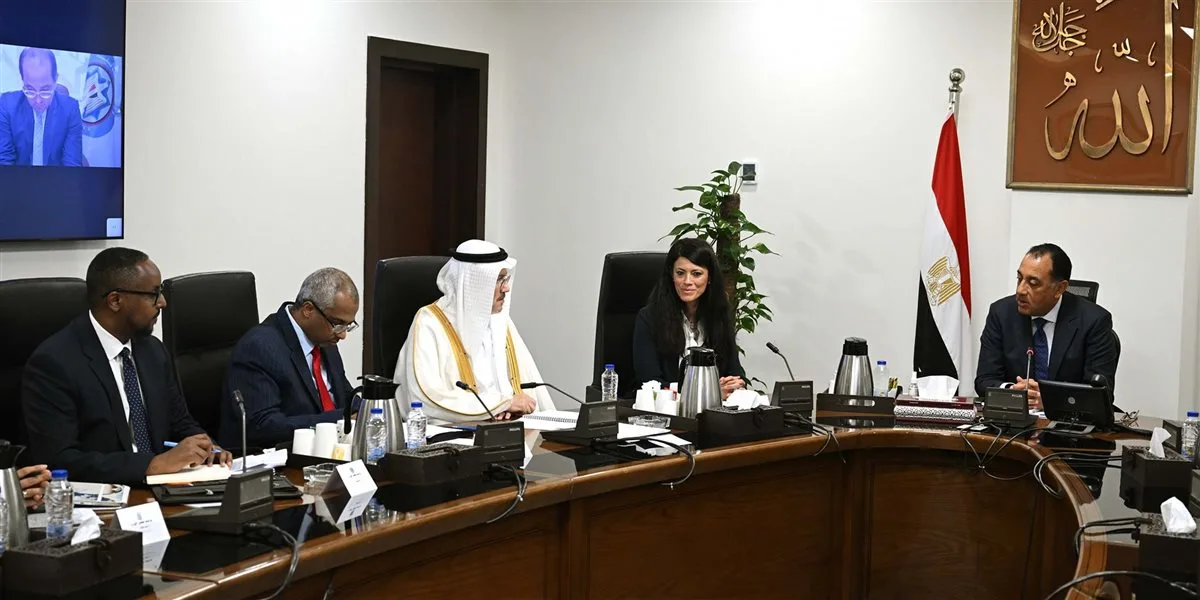 رئيس الوزراء يلتقي الرئيس التنفيذي للمؤسسة الدولية الإسلامية لتمويل التجارة