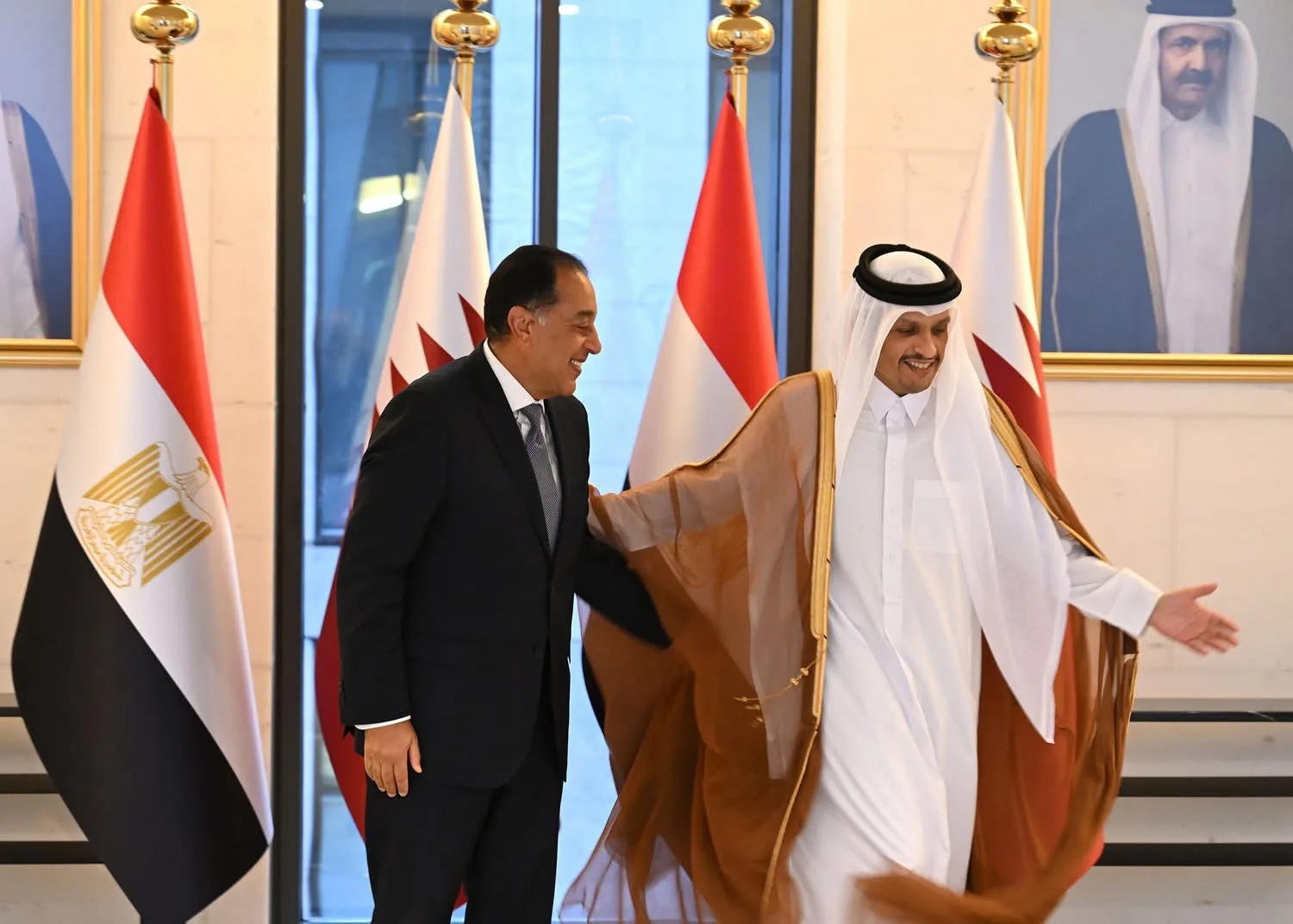 رئيس الوزراء يناقش مع نظيره القطري تعزيز الاستثمارات والتعاون المشترك. رئيس الوزراء يناقش مع نظيره القطري تعزيز الاستثمارات والتعاون المشترك.