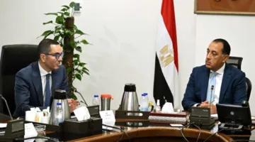 رئيس الوزراء يناقش مع وزير الاستثمار خطوات تحسين نظام الإفراج الجمركي
