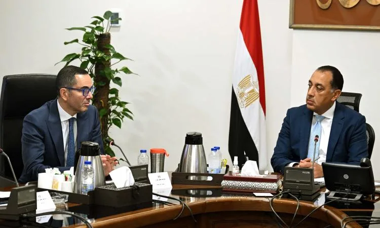 رئيس الوزراء يناقش مع وزير الاستثمار خطوات تحسين نظام الإفراج الجمركي رئيس الوزراء يناقش مع وزير الاستثمار خطوات تحسين نظام الإفراج الجمركي