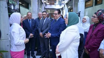 رئيس جامعة القاهرة ي inaugurates the second forum on academic innovation and labor market challenges.