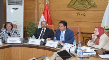 رئيس جامعة بنها يقود اجتماع لجنة المنشآت لمتابعة خطة التطوير.