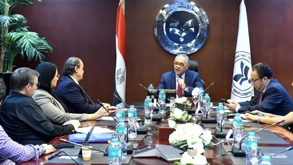 رئيس هيئة الاستثمار: في غضون عامين، ستصبح مصر مركزاً إقليمياً لصناعة الملابس الجاهزة. رئيس هيئة الاستثمار: في غضون عامين، ستصبح مصر مركزاً إقليمياً لصناعة الملابس الجاهزة.
