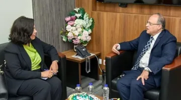 رئيس هيئة الدواء المصرية يلتقي سفيرة مصر في زيمبابوي لبحث سبل التعاون في مجال الأدوية في إفريقيا