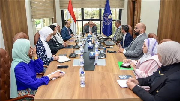 رئيس هيئة الدواء يسلط الضوء على التجربة المصرية في صناعة الأدوية بالتعاون مع “إنفورما” رئيس هيئة الدواء يسلط الضوء على التجربة المصرية في صناعة الأدوية بالتعاون مع “إنفورما”