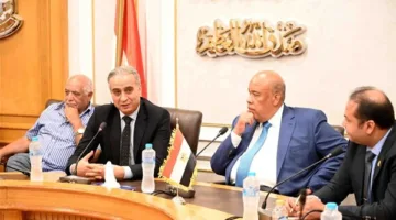 رئيس هيئة حماية المستهلك يناقش مع أعضاء الغرفة التجارية في القاهرة مبادرات تخفيض أسعار السلع