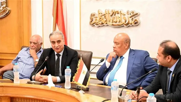 رئيس هيئة حماية المستهلك يناقش مع أعضاء الغرفة التجارية في القاهرة مبادرات تخفيض أسعار السلع