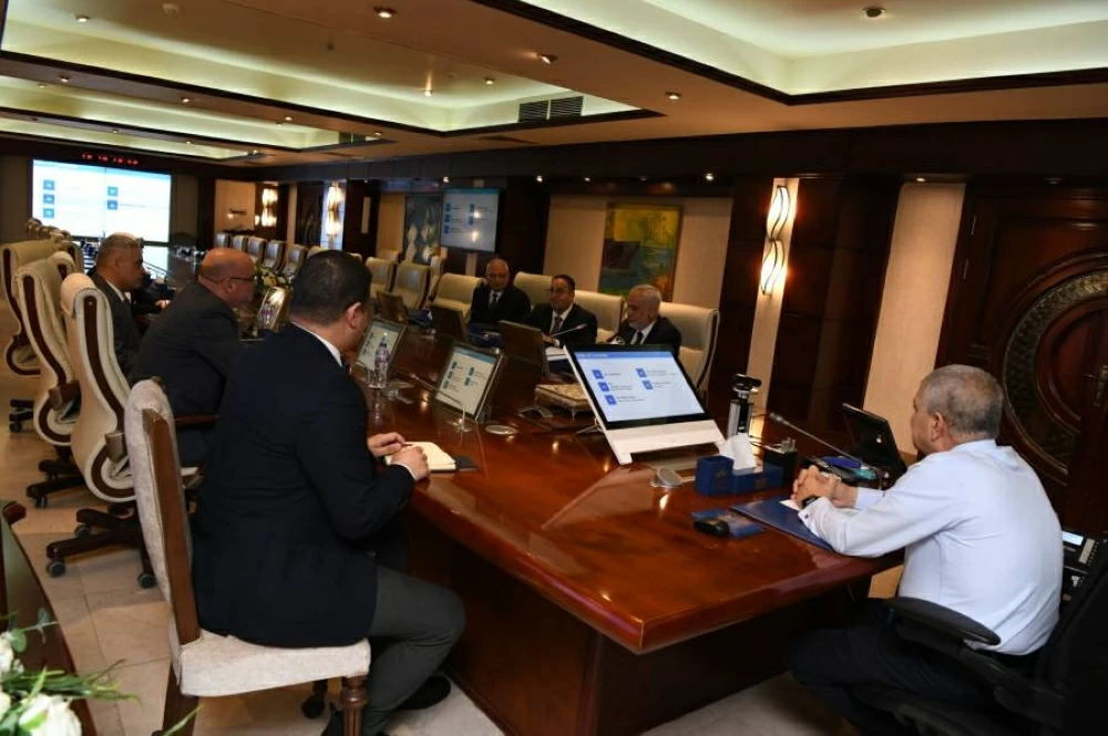 رئيس هيئة قناة السويس يستعرض سبل تعزيز تنافسية حوض بناء السفن في بورسعيد رئيس هيئة قناة السويس يستعرض سبل تعزيز تنافسية حوض بناء السفن في بورسعيد