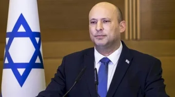 رئيس وزراء إسرائيل الأسبق يوضح العلاقة بين الموساد وأكبر فضيحة جنسية هزت الولايات المتحدة.