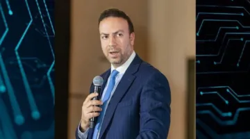 رامي أبو النجا يتناول إنجازات البنك المركزي في تطبيق برنامج الإصلاح الاقتصادي خلال فعاليات “يوم مصر” في بورصة لندن