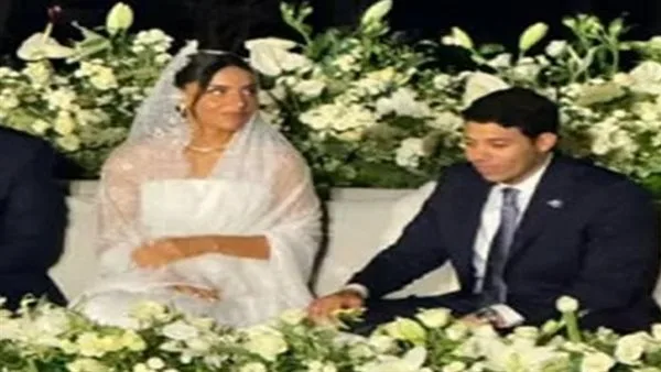 رامي إمام يُحيي زفاف حفيد عادل إمام بحضور الأهل والأصدقاء. رامي إمام يُحيي زفاف حفيد عادل إمام بحضور الأهل والأصدقاء.
