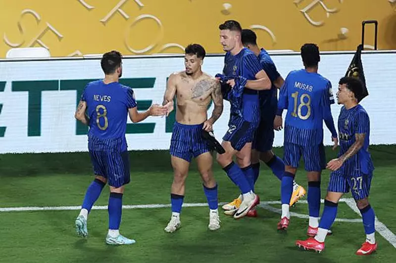 ربع نهائي كأس العالم: 4 قنوات مجانية تبث مباراة الهلال وفلومينينسي ربع نهائي كأس العالم: 4 قنوات مجانية تبث مباراة الهلال وفلومينينسي