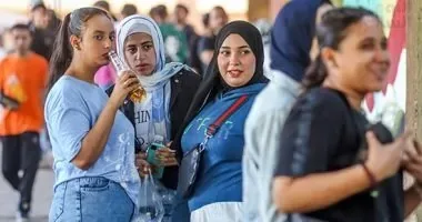 ردود فعل طلاب الثانوية العامة بعد اختبارات الأحياء والإحصاء والرياضيات: نهاية مفرحة ردود فعل طلاب الثانوية العامة بعد اختبارات الأحياء والإحصاء والرياضيات: نهاية مفرحة