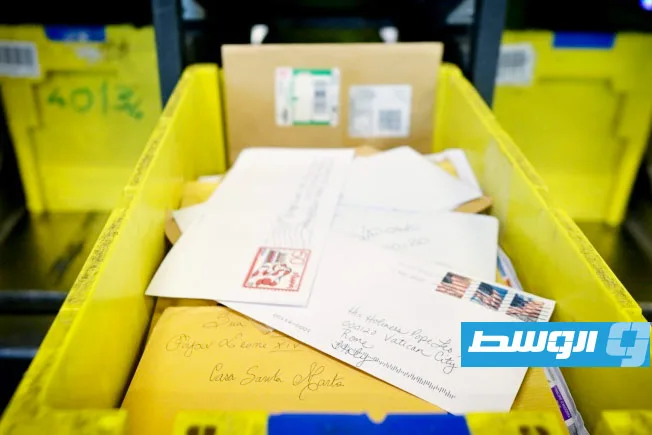 رسائل «المؤمنين» تواصل وصولها إلى الفاتيكان مكتوبة بخط اليد. رسائل «المؤمنين» تواصل وصولها إلى الفاتيكان مكتوبة بخط اليد.