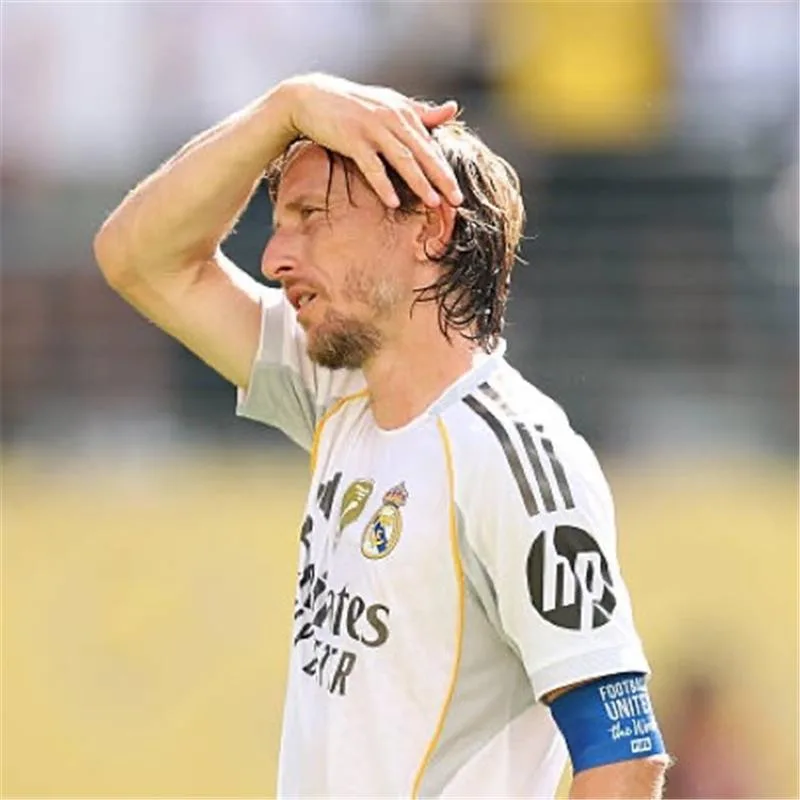 رسمياً | بعد 12 عاماً.. انتهاء رحلة لوكا مودريتش مع ريال مدريد رسمياً | بعد 12 عاماً.. انتهاء رحلة لوكا مودريتش مع ريال مدريد