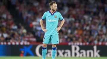 رسميًا.. اعتزال لاعب برشلونة الأسبق