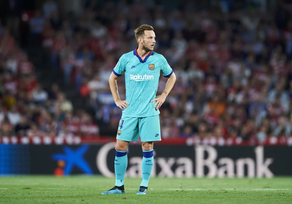 رسميًا.. اعتزال لاعب برشلونة الأسبق رسميًا.. اعتزال لاعب برشلونة الأسبق