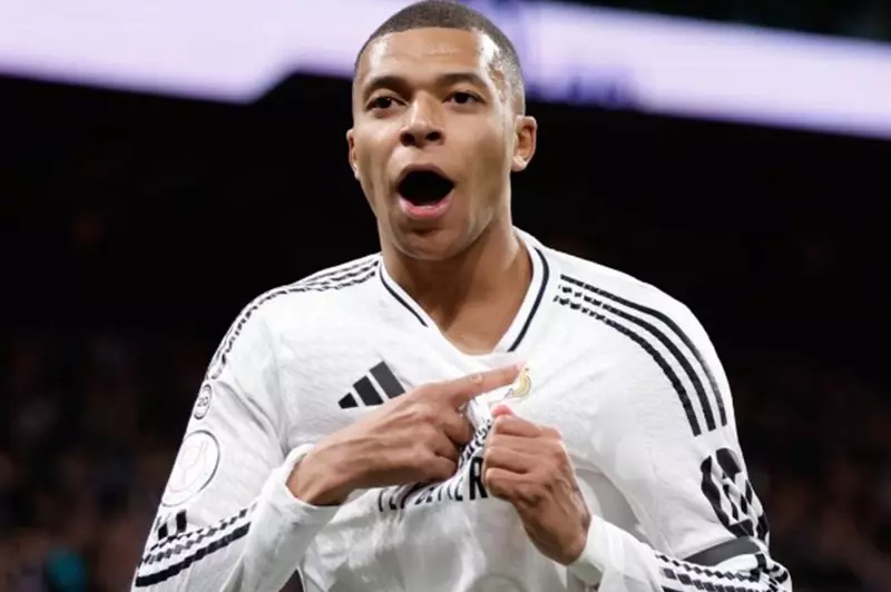 رسميًا.. ريال مدريد يعلن أن مبابي سيتسلم القميص رقم 10 (صورة) رسميًا.. ريال مدريد يعلن أن مبابي سيتسلم القميص رقم 10 (صورة)