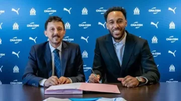 رسميًا.. مارسيليا يعلن عن توقيع عقد مع اللاعب الجابوني أوباميانغ.